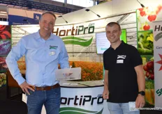 Jürgen Brokelman en Rick Zuijderwijk van HortiPro met de DeltaTrap.
